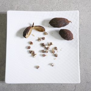 Alternative view of Smoked Cao Guo (Tsao Ko, Chinese Black Cardamom)