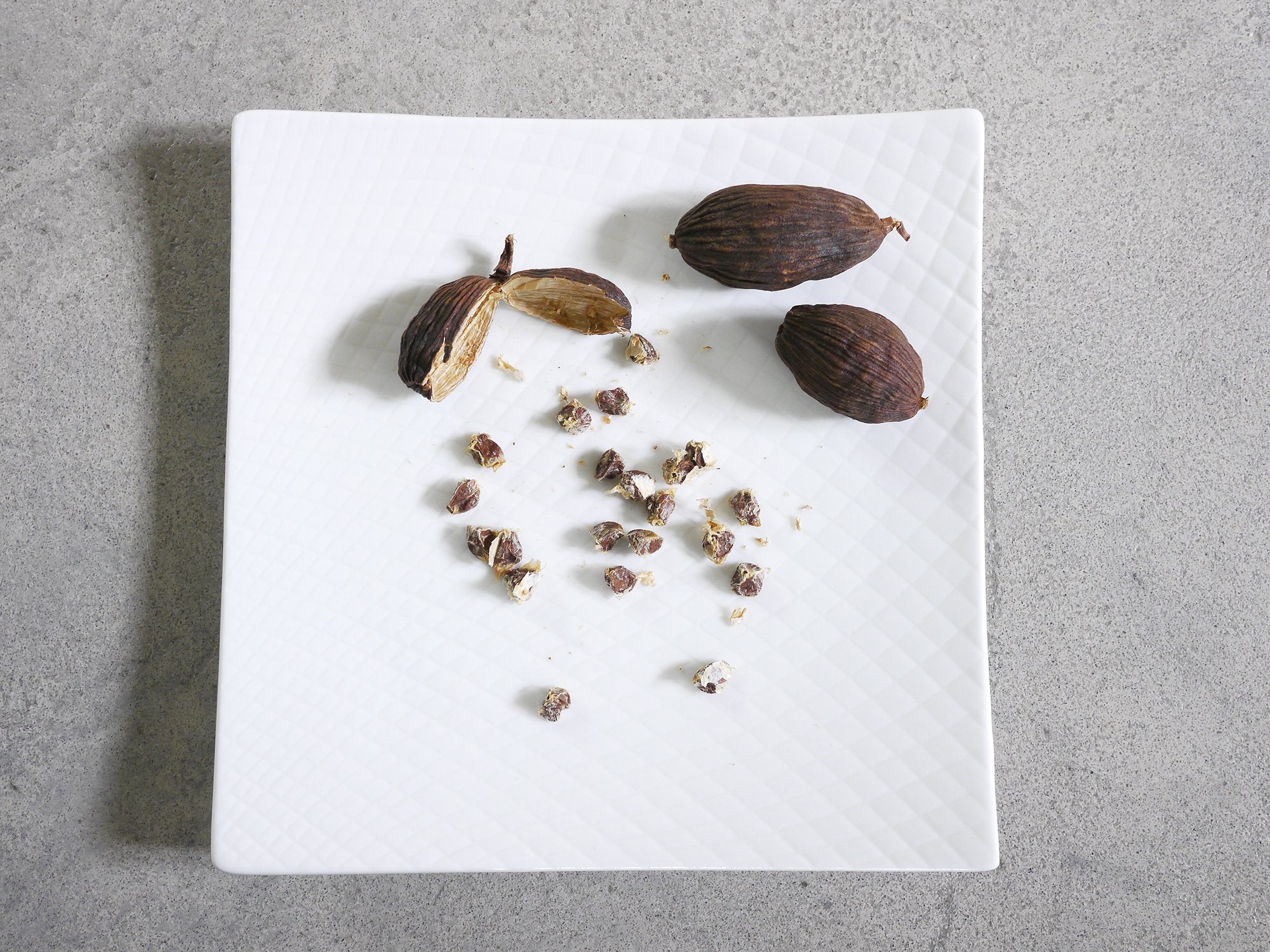 Smoked Cao Guo (Tsao Ko, Chinese Black Cardamom) - Image 2